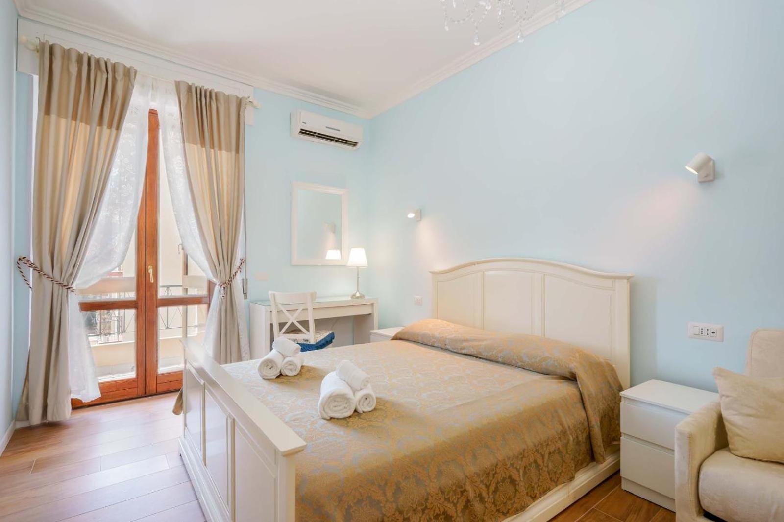 Al Teatro Lirico Hotel Cagliari Exterior photo